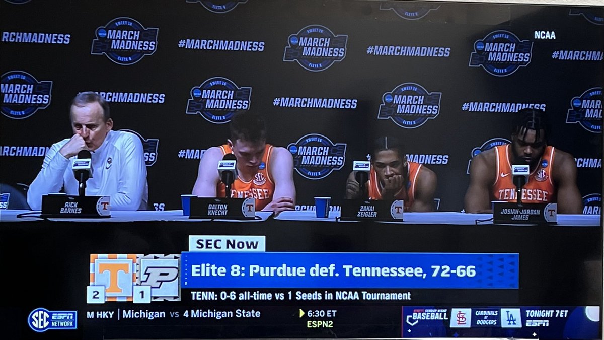 DesertDogWins's tweet photo. A picture is worth a sad 1000 words. Love these guys and this program 🧡 https://t.co/exChFgWQJ8