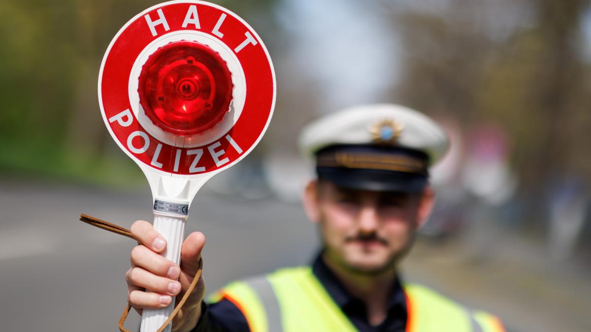 welt's tweet photo. Gas, Kiffen, Diesel, Blitzer-Marathon – das ändert sich für Sie im April https://t.co/xVk6vrOaPa https://t.co/MW3AOzUpKh