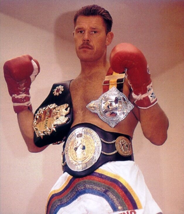 ATSteveDuncan's tweet photo. Descansa en Paz Rob Kaman. El ex nueve veces campeon mundial de Kickboxing y Muay Thai falleció esta tarde a los 63 años. 

"Mr Lowkick" destaco por ayudar a popularizar la modalidad de Striking en Europa y los paises bajos.

#RobKaman #RIP #Kickboxing #MrLowkick #MuayThai https://t.co/iLsBVL693J