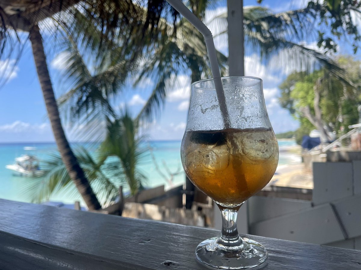 cdjonesrafac's tweet photo. The sun continues here in Barbados, gorgeous beaches, fabulous food and such lovely people. Oh, and the rum punch isn’t bad either… 😉🇧🇧 https://t.co/1iuqsOcS4a