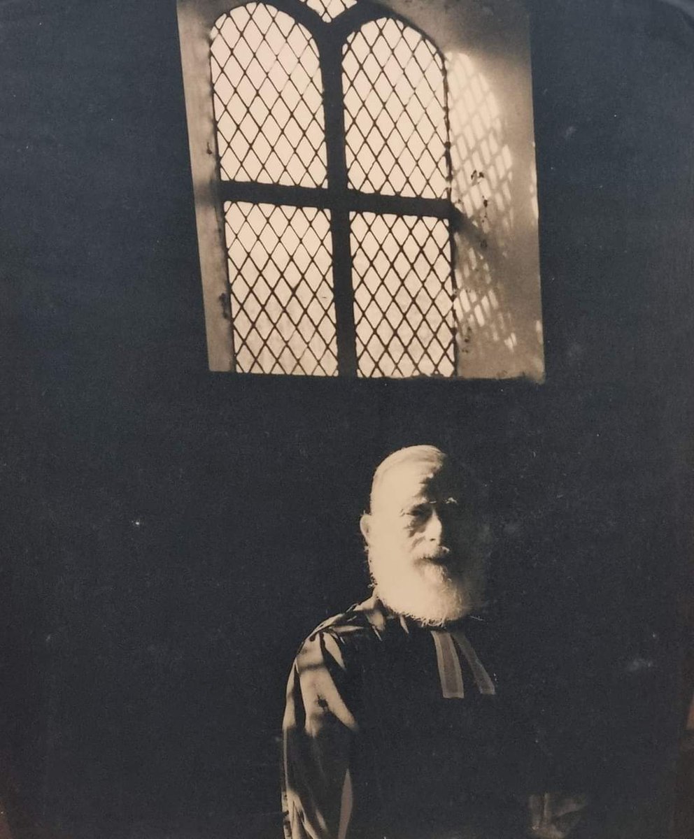 Happy #Easter! 🐣
To celebrate, here is a slightly cropped #photo of the Reverend Harry Galbraith Miller, taken inside #Iona Parish #Church by John Paterson for his 1986 'Pictures of Iona'. 📸
#EasterSunday #heritage #islandlife #oldphotographs #hebrides #socialhistory #visitiona