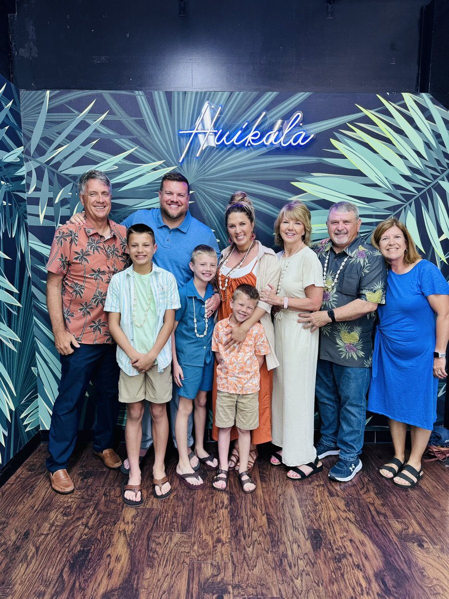 Happy Easter from Honolulu, HI!!! He has risen!  Thank you to <a href="/_huikala/">huikala church</a> for welcoming us with open arms!! 🤙🏼