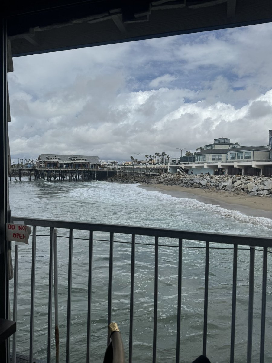 CoachConner_3's tweet photo. Nothing like a quick trip to the left coast to rest & reset before the new season grind! #AreaPlay it’s time….. https://t.co/sUFt06PpU1
