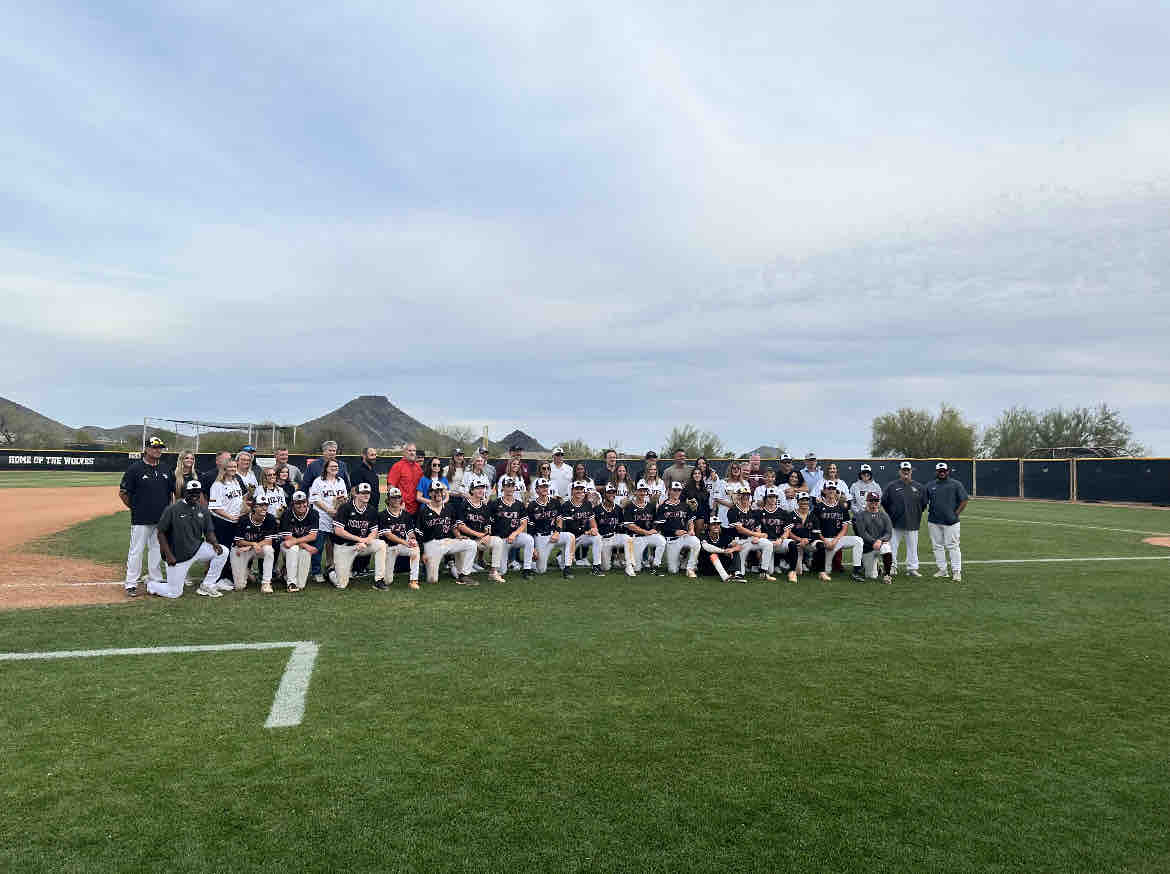 DMHSSUSD's tweet image. Congratulations to the Seniors of DMHS  Baseball 🐺❤️🐾⚾️ #BecauseKids
Thank you, coaches and Boosters! 

Photo credit Ryan Dick
