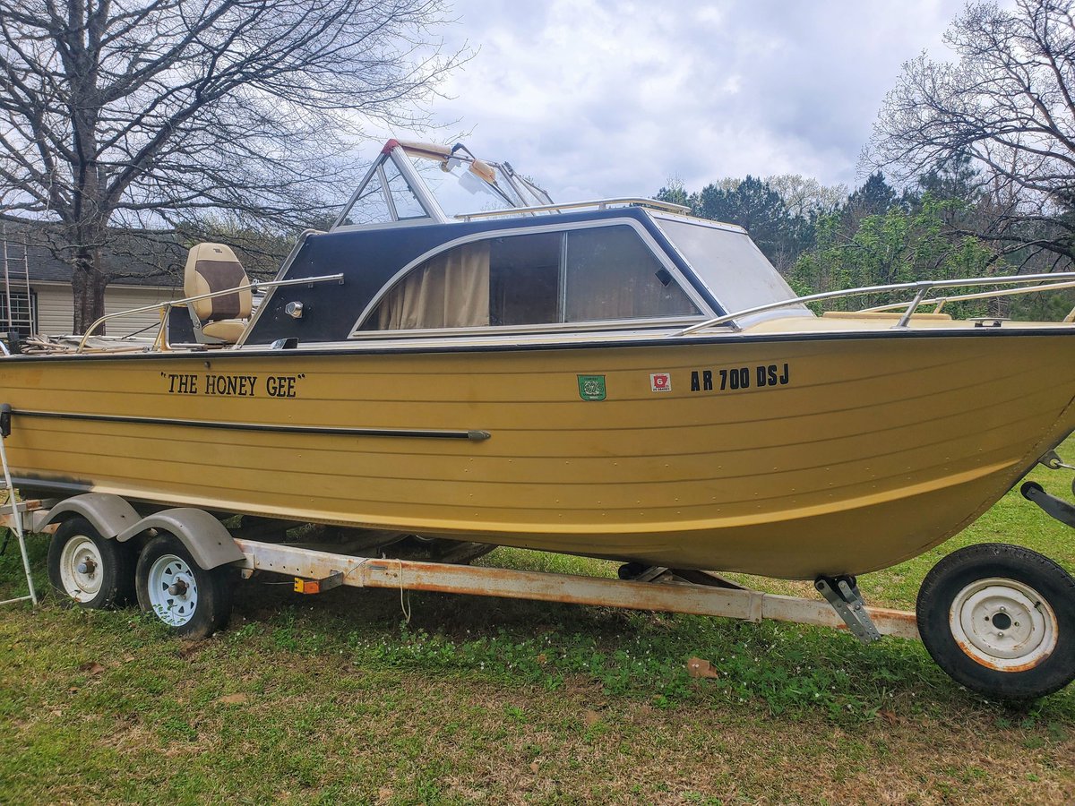 BismarckRobin's tweet photo. The Honey Gee is almost ready. #Lakelife #vintage #DeGray https://t.co/6ReYpjiKd9