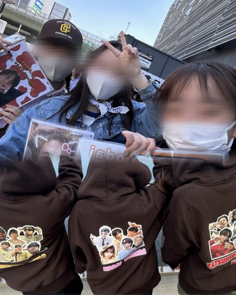 tatsunon_02's tweet photo. LIL SMILEから1年経ったんだって¨̮
リルスマで初めて会った友達は今となっては相棒になっていつも一緒に居る子になりました🤝🏻✨
りるが繋げてくれたおかげだよ🫵🏻🫵🏻
ありがとう😭😭
この中村可愛くてだ〜いすき🎙️❤️
#LILSMILE #リルスマ #中村竜大 https://t.co/bwgzKvmkYN