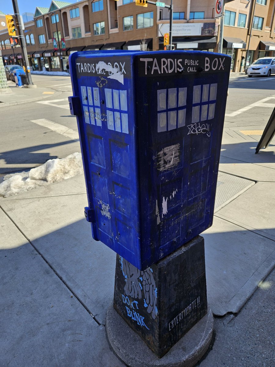 crystal_c1's tweet photo. @shakepay found the landmark but looks like someone removed the Easter egg shake sticker! :( https://t.co/SaZN0tKKxJ