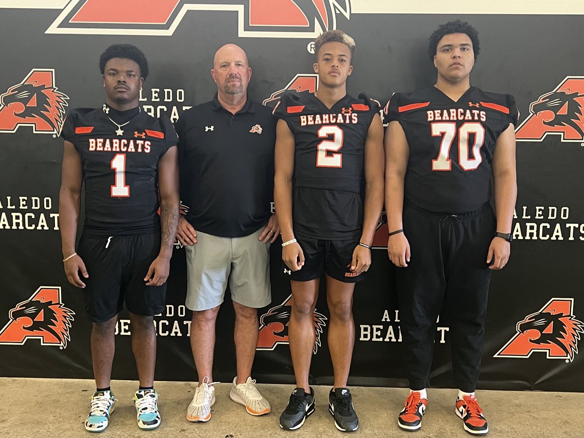 Big things to one of the nation's top coaches Robby Jones for taking the time to talk about his top prospects at perennial state champion Aledo HS. Picture pictured here with Raycine Guillory, Kaydon Finley and Payton William. Exceptional program. ⁦@AledoHFC⁩