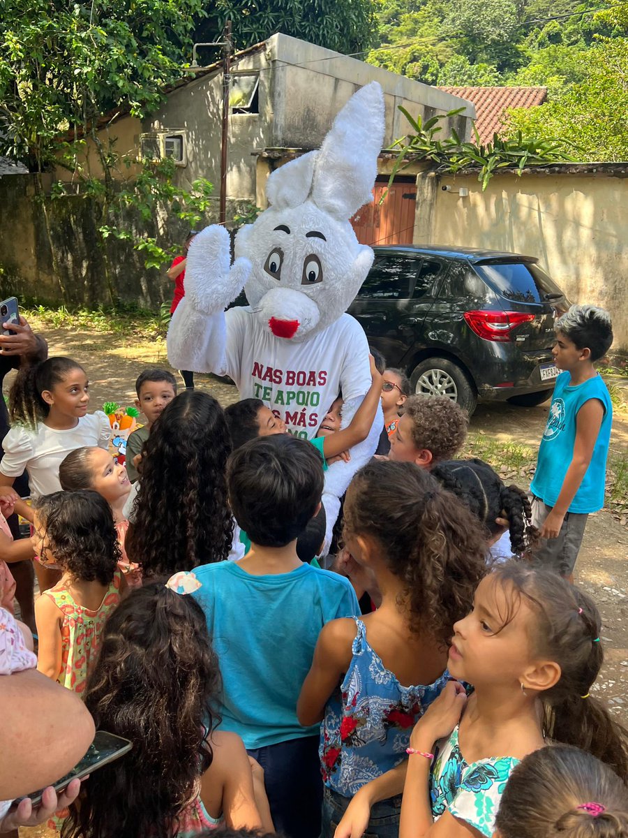 bravo52oficial's tweet photo. A Barra do Fluminense deseja a todos uma Feliz Páscoa! 🐰❤️💚 https://t.co/TD7HvgSLCV