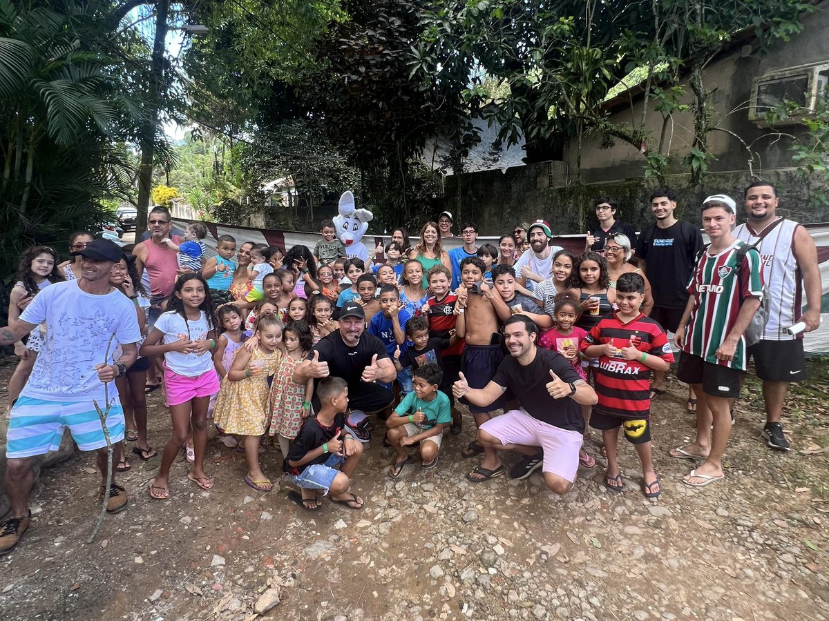 bravo52oficial's tweet photo. A Barra do Fluminense deseja a todos uma Feliz Páscoa! 🐰❤️💚 https://t.co/TD7HvgSLCV