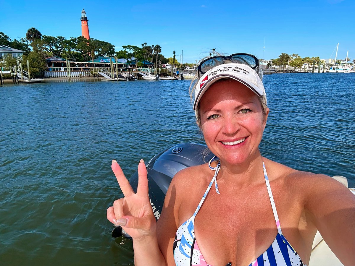 Last day of #springbreak2024, and the best day on the water all week. Loving Spring!! 

Have a great week everyone. 😎👙🌊🏖️☀️⚓️🚤  #BoatLife #islandvibes #GirlCaptain #happyplace #HappyEasterDay