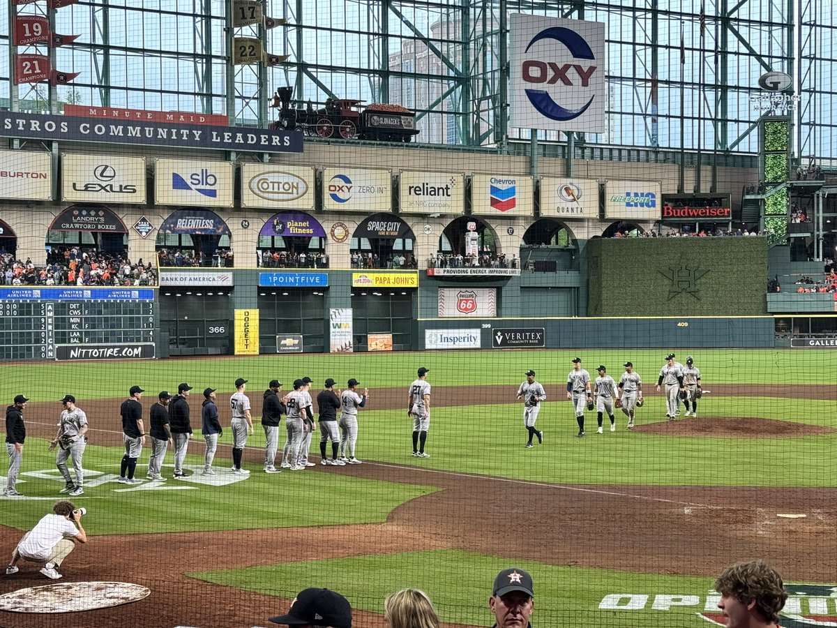 kevinbednoski's tweet photo. Final Day #4 of the Kev/Parker @mlb #OpeningDay Weekend extravaganza & it was an awesome way to conclude the trip! @yankees win & 🧹 the Astros! We made some awesome memories, had a ton of fun & knocked 4 stadiums off the list! Baseball is back and pay Soto whatever he wants! ⚾️⚾️⚾️