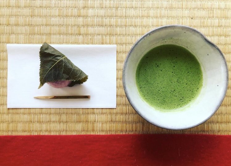 choh_u's tweet photo. 卯月朔日の朝茶。
菓子、笹屋伊織『桜もち』。
#茶道 #茶の湯 #抹茶 #薄茶 #和菓子 #春 #桜餅
#teace #matcha #wagashi #spring #sakuramochi https://t.co/aeIpCjYkkc