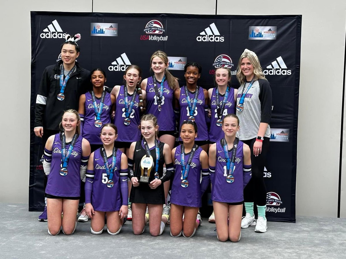 circlecityvbc's tweet photo. Congratulations to 12 Purple on their 3rd place finish in the 12 USA division this weekend at the Windy City National Qualifier 🔥 What a weekend, ladies 🤩 #CircleProud https://t.co/lWVxXVRk6Z