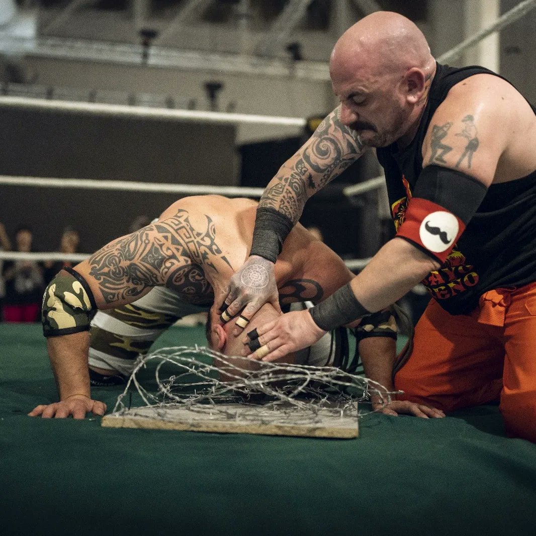 LacayoSur's tweet photo. La violencia és efímera... ❤️🩹✌️
#wrestling #luchalibre #hardcorematch #deathmatch #Blood #gcw #Spain #lucha #extreme #barcelona https://t.co/wYN1DeJzVU
