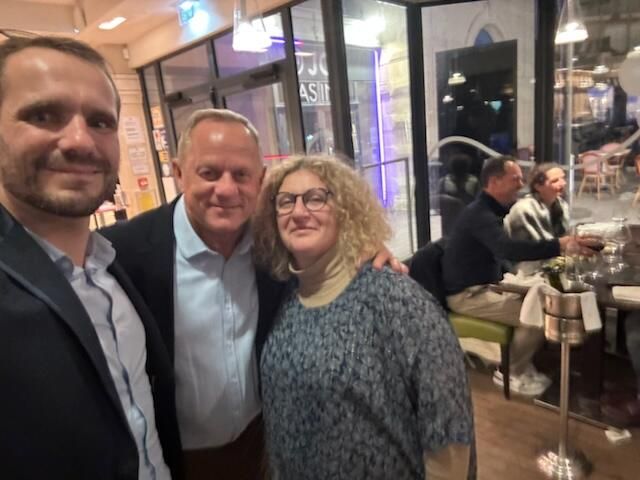 VANNESTE Béatrice (@beavanneste) on Twitter photo Belles rencontres lors de la soirée des partenaires du festival <a href="/Chatelaillon/">Châtelaillon-Plage</a> <a href="/Chatelaillon_OT/">Chatelaillon-Plage</a> <a href="/SNCFVoyageurs/">SNCF Voyageurs</a> merci <a href="/svillain/">villain stephane</a> et à toute l'équipe Jean Christophe Mercorelli <a href="/MatthieuAlixx/">Matthieu ALIX</a> Ravie d'avoir croisé @GilMoris Belles rencontres lors de la soirée des partenaires du festival <a href="/Chatelaillon/">Châtelaillon-Plage</a> <a href="/Chatelaillon_OT/">Chatelaillon-Plage</a> <a href="/SNCFVoyageurs/">SNCF Voyageurs</a> merci <a href="/svillain/">villain stephane</a> et à toute l'équipe Jean Christophe Mercorelli <a href="/MatthieuAlixx/">Matthieu ALIX</a> Ravie d'avoir croisé @GilMoris