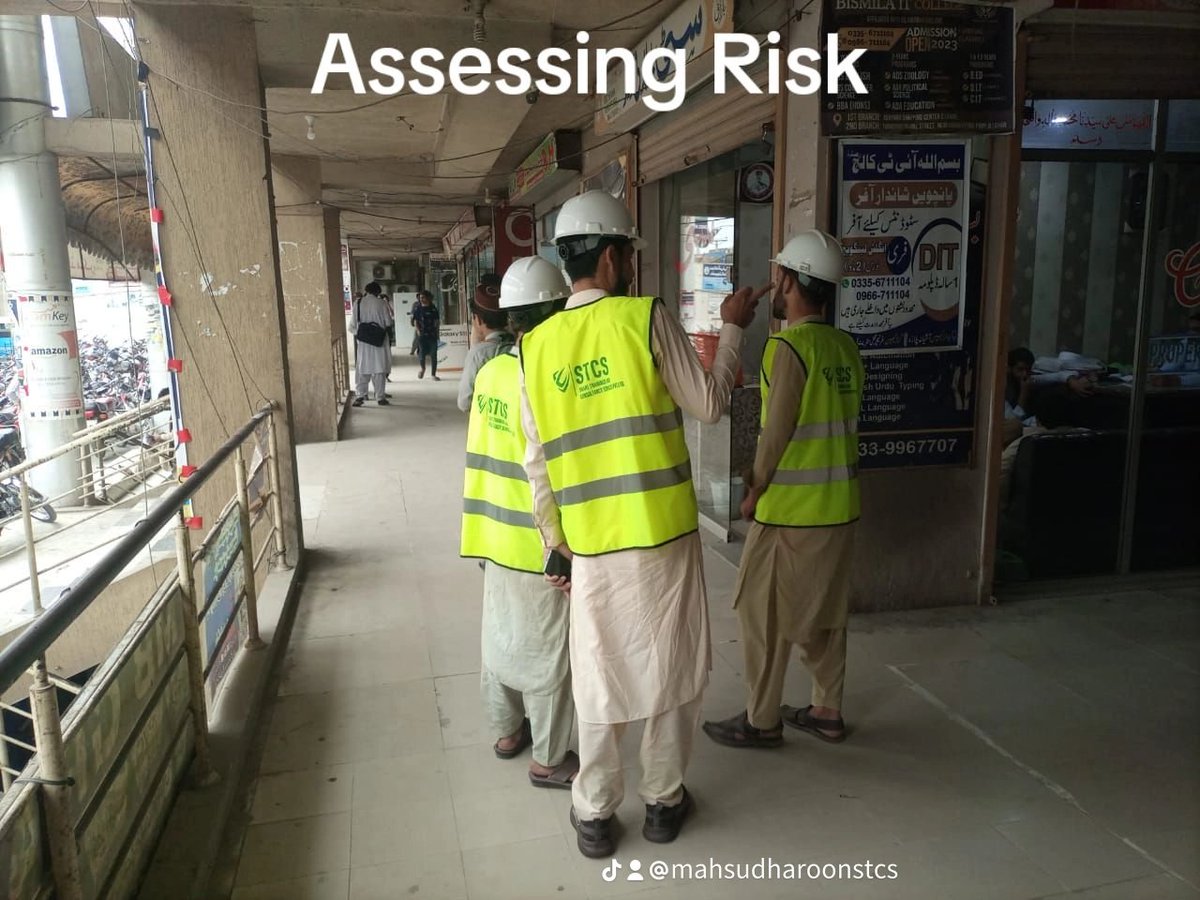 Haroonmahsud3's tweet photo. STCS Dera Ismail Khan,  students are assessing risk and giving briefing on Risk assessment.

#safetyfirst #riskassessment #safetyprofessionals 
#smarttrainingsandconcultancyservices 
#everyone #WorldSafety #highlights
#petrolprice #ShaheenShahAfridi 
Pakistan Mohsin Naqvi https://t.co/1d20WFz0bq