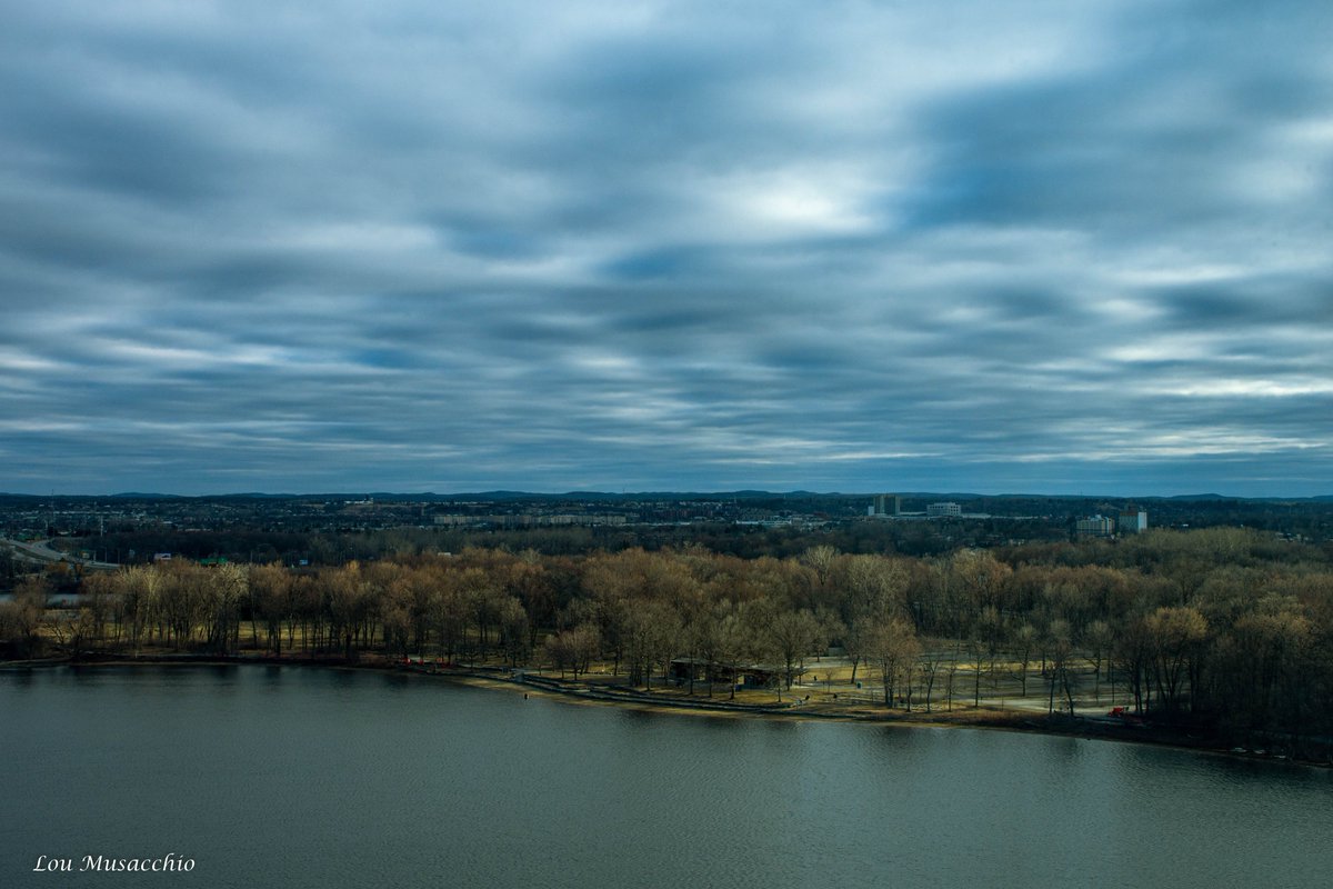 loumusac's tweet image. In the morning #Altostratus clouds filled the sky.  At nighttime #traffic lights filled the ground. #LacLeamy #Gatineau