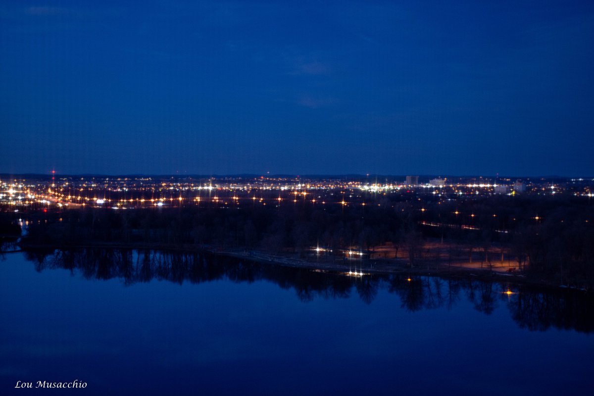 loumusac's tweet image. In the morning #Altostratus clouds filled the sky.  At nighttime #traffic lights filled the ground. #LacLeamy #Gatineau