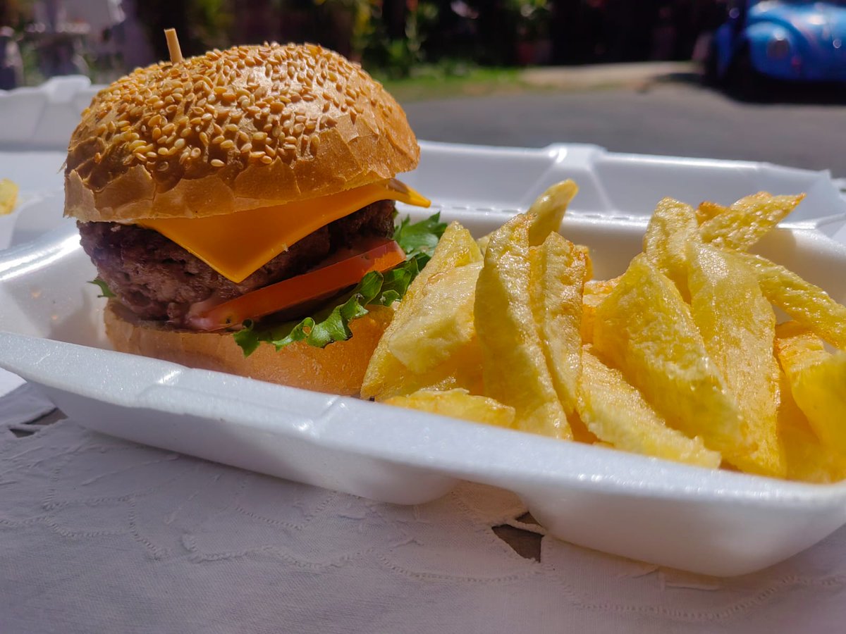 NdlovukaziBoni1's tweet photo. Midrand Fam takeout 🔌 for morrow if leftovers are finished😋 
Yummiest gourmet burger 🍔 &amp;🍟 for R70 💥wings,chips and roll R60🔥 excl delivery 

Minimum meal orders is 4 burghers

+27 71 528 9014 to book

#buyblack
#BlackPower
#BlackLove 
#DJSB https://t.co/HQrbU8yXk4