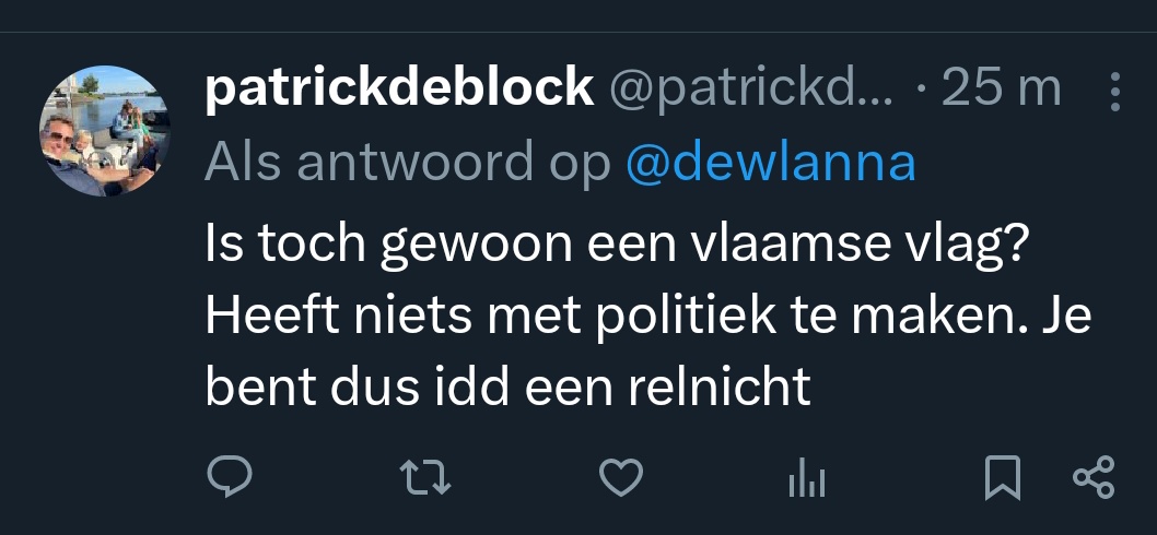 dewlanna's tweet image. Fiere Vlaamse Leeuw, maar met een klein pietje.
#funwithflags