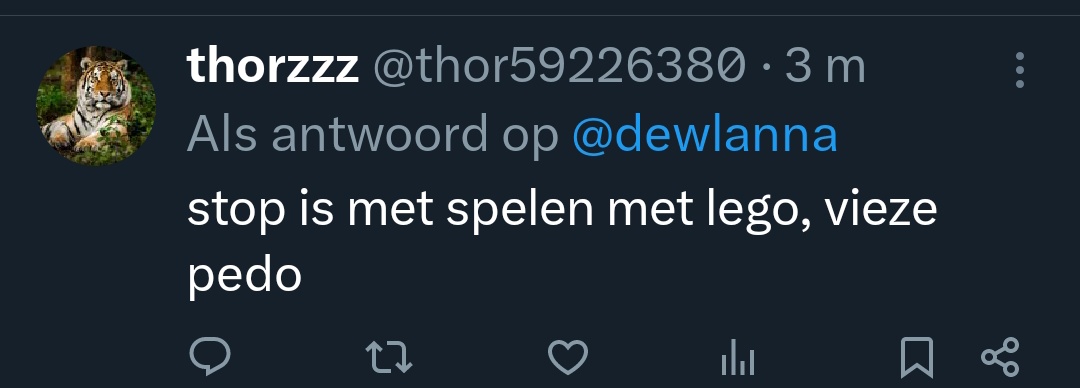 dewlanna's tweet image. Fiere Vlaamse Leeuw, maar met een klein pietje.
#funwithflags