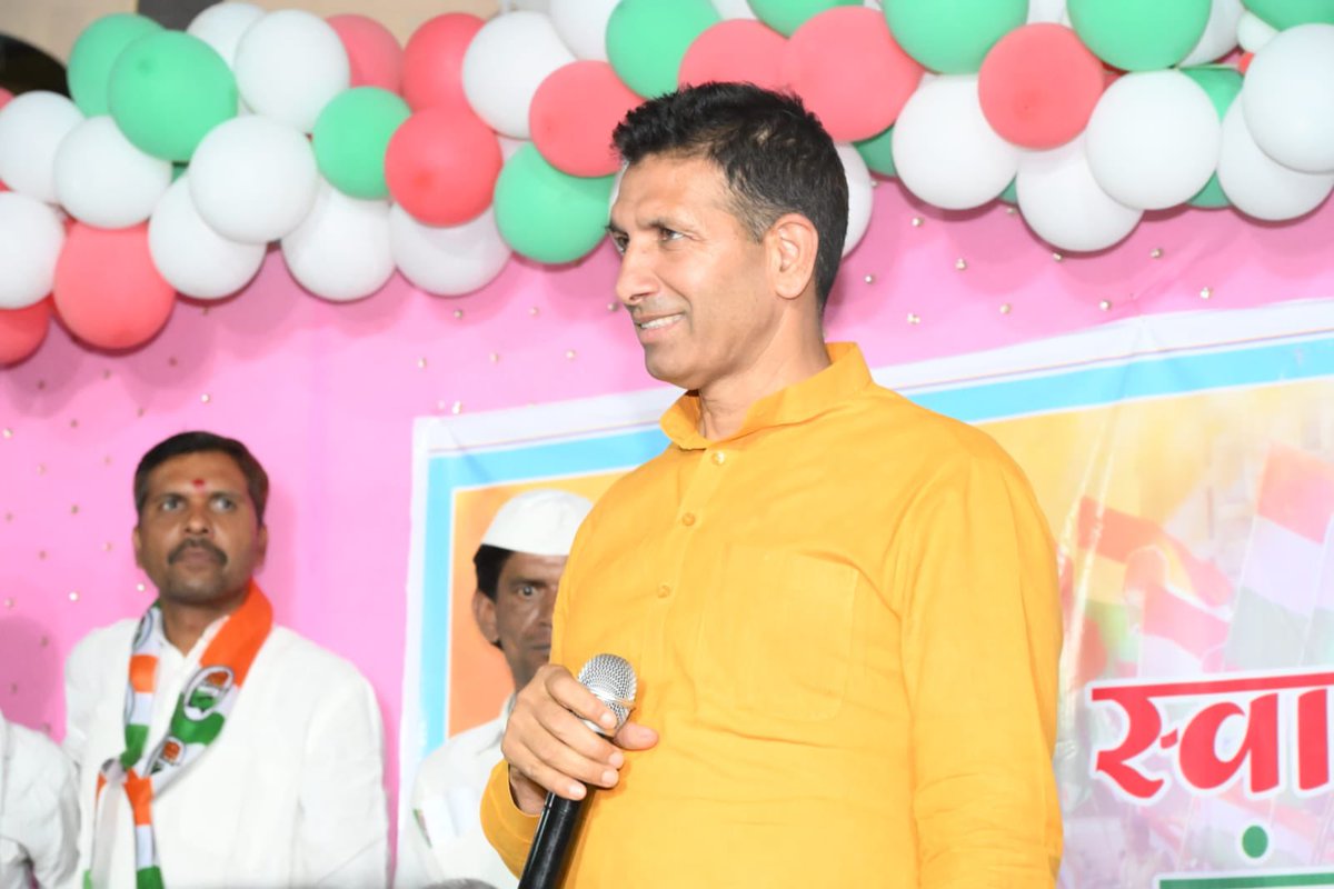 jitupatwari's tweet photo. आज राजगढ़ लोकसभा की सुसनेर विधानसभा के ग्राम मोहना में कांग्रेस के लोकसभा प्रत्याशी, आदरणीय @digvijaya_28 जी द्वारा ‘वादा निभाओ पदयात्रा’ में सम्मिलित होकर सभी परिवारजनों से संवाद किया।

राजगढ़ लोकसभा की जनता का यह अपार उत्साह परिवर्तन का परचम लहरायेंगा। https://t.co/AeDl0VoJGv