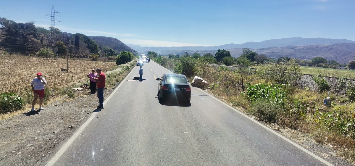 2684Jonathan's tweet photo. @TraficoNayarita accidente en carretera libre a Guadalajara pasando el crucero de Jala hacia ixtlan del Río https://t.co/70OFzFqfGV