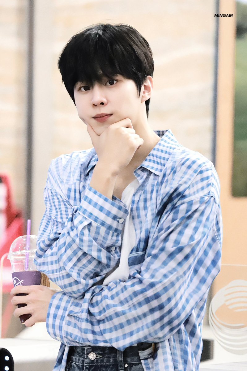 mingam_1026's tweet photo. 230719
#AprilFoolsDay 
#김우석 #KIMWOOSEOK https://t.co/NYx7Hs56lz