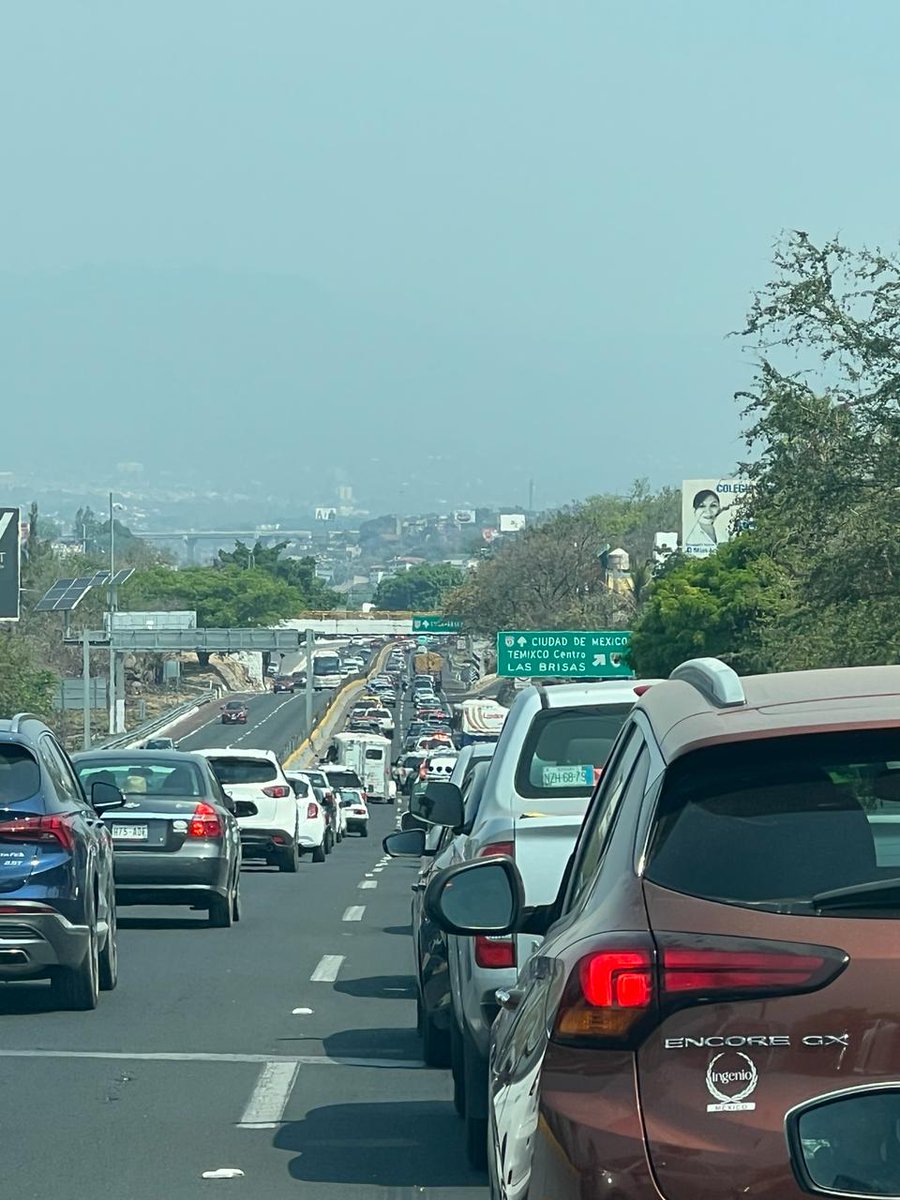 #SemanaSanta #Vacaciones 
Desde temprano se registra gran carga vehicular en la autopista Mexico Cuernavaca y Paso Exprés con dirección a la Ciudad de México.

Maneje con precaución.

🎙️@Clauflash

<a href="/perezhabib/">Rafael Pérez Habib</a>
#AbriendoLaConversación