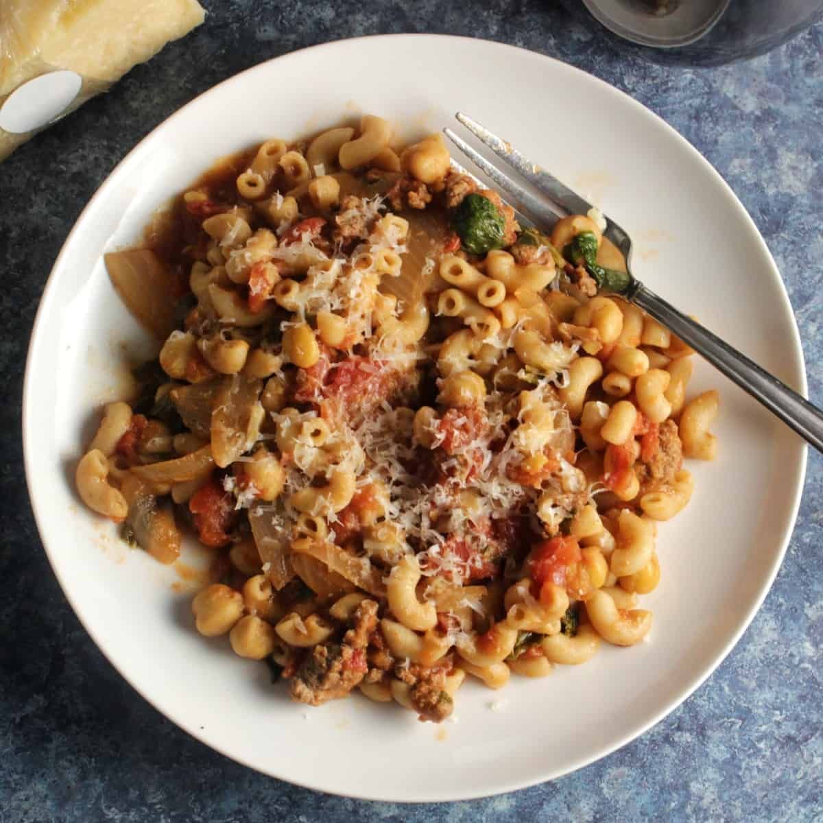 Everyday Pasta Sauce with Ground Beef and Chickpeas is on this week's menu! #mealplan buff.ly/2CUGliv