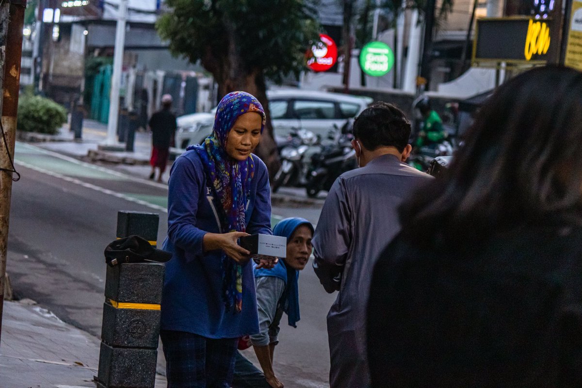 EllatheriaOfc's tweet image. Alhamdulillah, tahun ini Ellatheria bisa mengadakan kegiatan #rELLAberbagi sekaligus syukuran atas keterimanya @AM_EllaJKT48 di SNBP, yeay!☺️

Dan tidak lupa juga Ellatheria kembali mengadakan buka puasa lagi bersama teman-teman.

Terima kasih orang-orang baik!✨

#gELLAramadhan