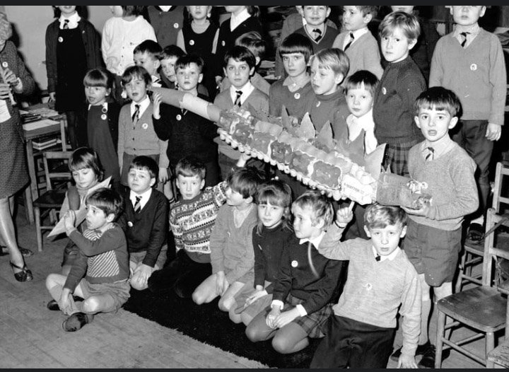 inthestair333's tweet photo. This Is A Picture Taken At My Primary School The Year I Started At My Primary School.
I Am Not In This Picture As The Tufty Club, Pictured With Their Shite Dragon, Banned Me For Calling Their Shite Dragon, Shite. #school #dragon #tuftyclub https://t.co/RfL3jo3iXA