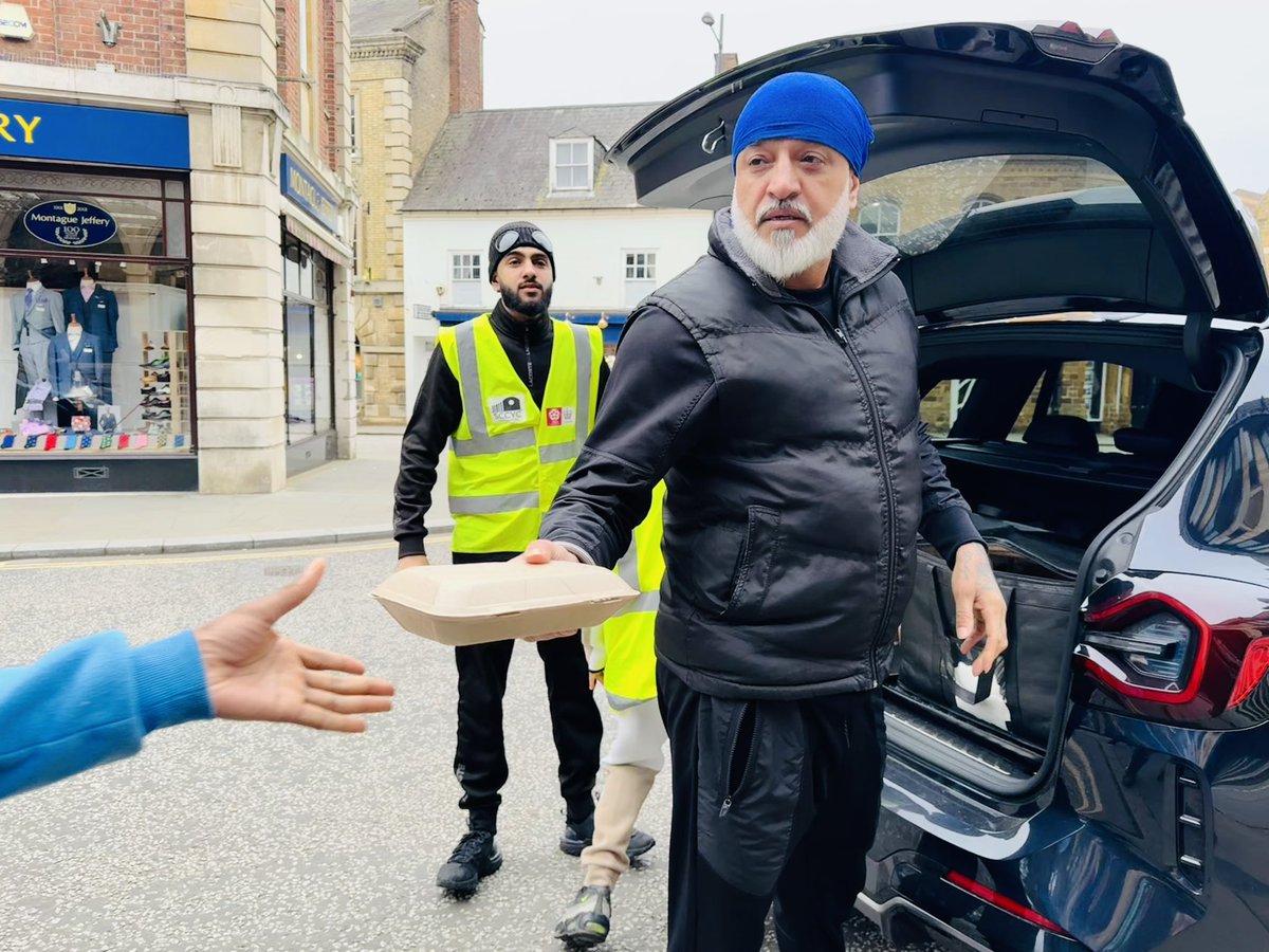 Curious Pieces and Chips!

Thanks to the team at Eat Curious for providing hot &amp; spicy curious pieces &amp; chips.  

The meals were served by volunteers from <a href="/sccycnhampton/">SCCYC</a> 

#GiveBack #zeroemmissions #Northampton #NorthantsTogether #Northantshour #helpthehomeless #vegan #eatcurious