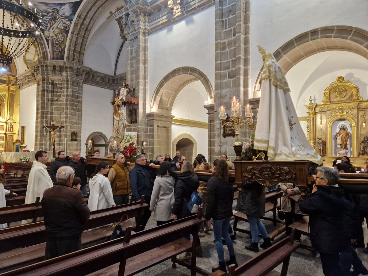 🌧️ Semana Santa pasada por agua, con la mayoría de procesiones suspendidas, pero hemos participado y acompañado a la Parroquia y Hermandades con la misma ilusión de siempre.
#felizpascuaderesurrección