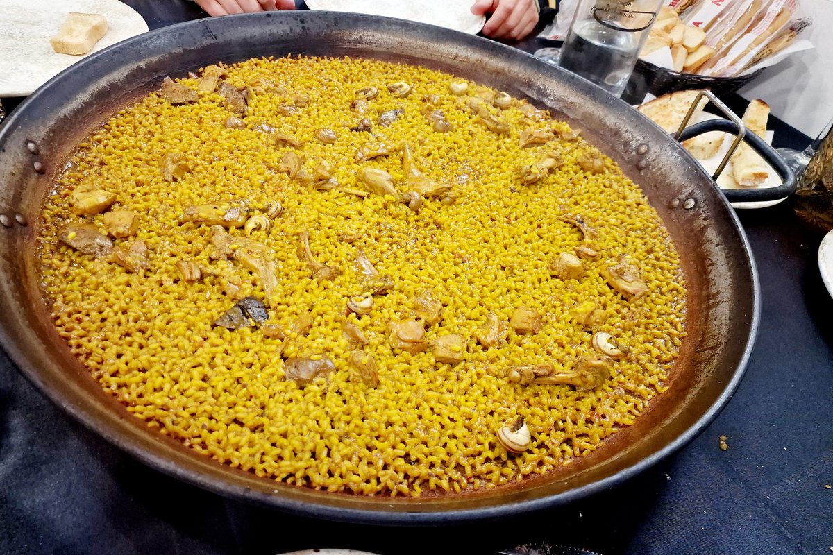 toninadalurrea's tweet photo. #paellamurciana #conejo #caracolas https://t.co/0fY3jh72pS