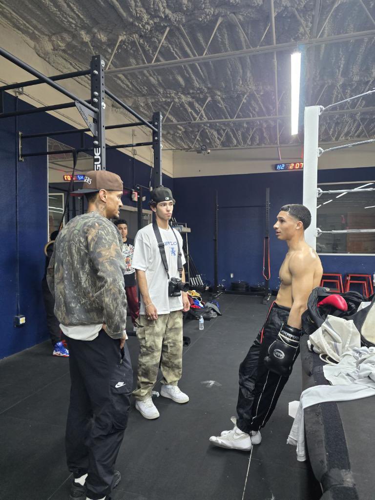 BoxUpNation's tweet photo. behind the scenes of the Barric Boxing photo shoot at ring of hope #southdallas #boxing #boxupnation https://t.co/iBe0aX3HPB
