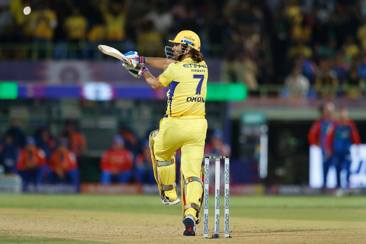 judomanish's tweet photo. Hello is the reason#CSKvsDC https://t.co/aJxtpiwZoT