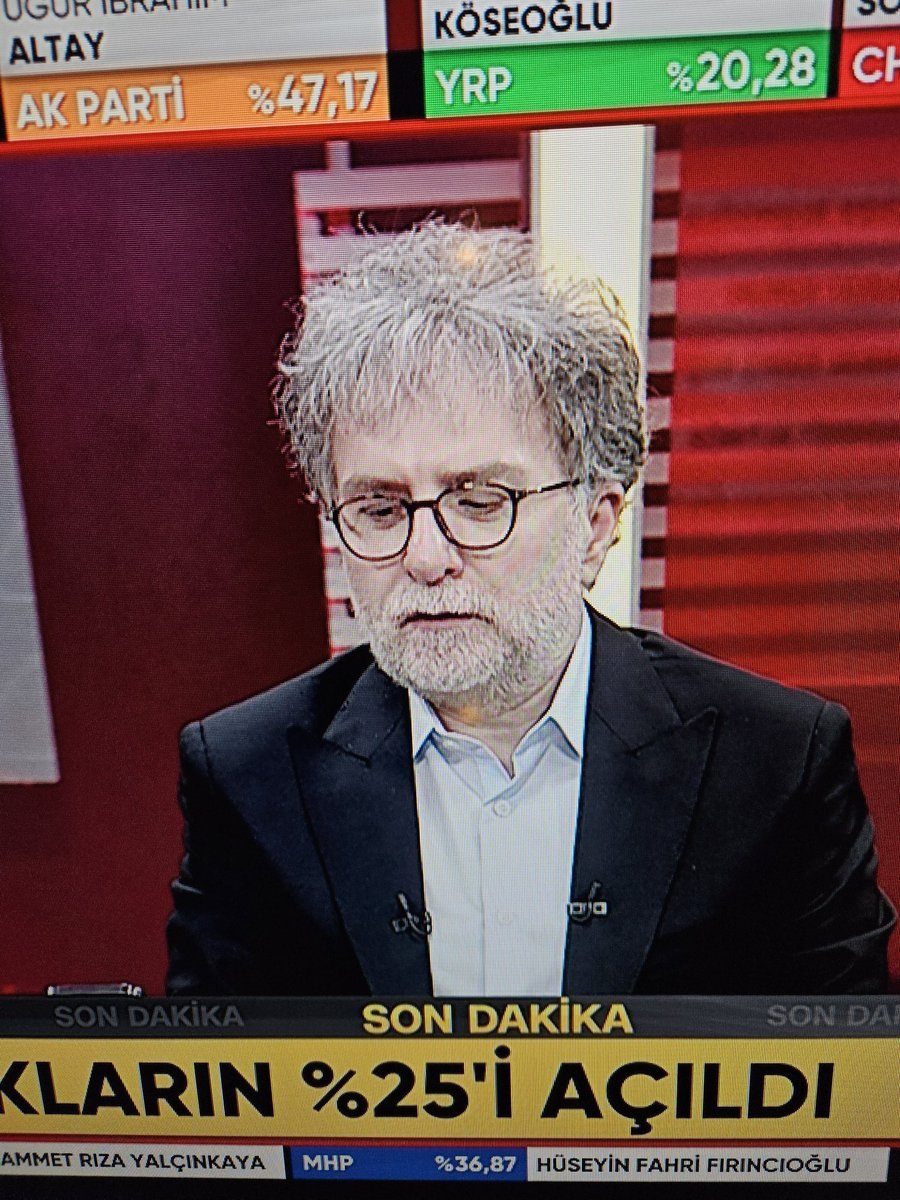 portovecchiaaa's tweet photo. Ahmet elektrik mi çarptı la https://t.co/WsBOZUSlCm