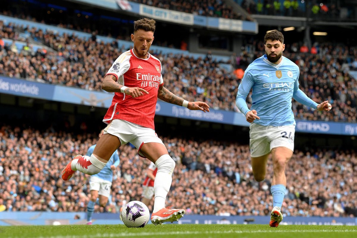 GGTT_afc's tweet photo. He won’t get the credit the two CB’s have received today, but Ben White was defensively superb against both Foden and Grealish today. 

Superb, Benjamin 👏 🔒 https://t.co/8IFQslM9oZ