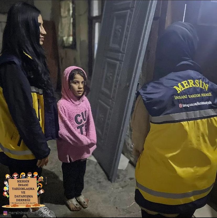 mersinyardimder's tweet photo. 400 çocuk bayramda kıyafet bekliyor.

Her bir çocuk için 1000 liraya ihtiyacımız var.

Banka bilgileri:

TR06 0006 4000 0016 6050 4128 74

Mersin İnsani Yardımlaşma Derneği https://t.co/oCjAwgSAjc