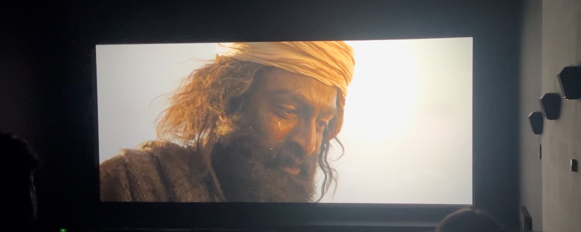 IndianCVillaaaa's tweet photo. BEST ARTISTIC CINEMA GEM IN THE HISTORY OF MALAYALAM AND HINDI CINEMA ⭐️⭐️⭐️⭐️⭐️ STARS RATING 
I NEED TO TOUCH YOUR FEET PRITHVIRAJ SIR
#PrithvirajSukumaran #TheGoatLifeInCinema #TheGoatLife #AADUJEEVITHAM #thegoatlife #Prithviraj #amici23 #MovieReview #LatestNewsToday #Bollywood https://t.co/r3xgg2o2uV