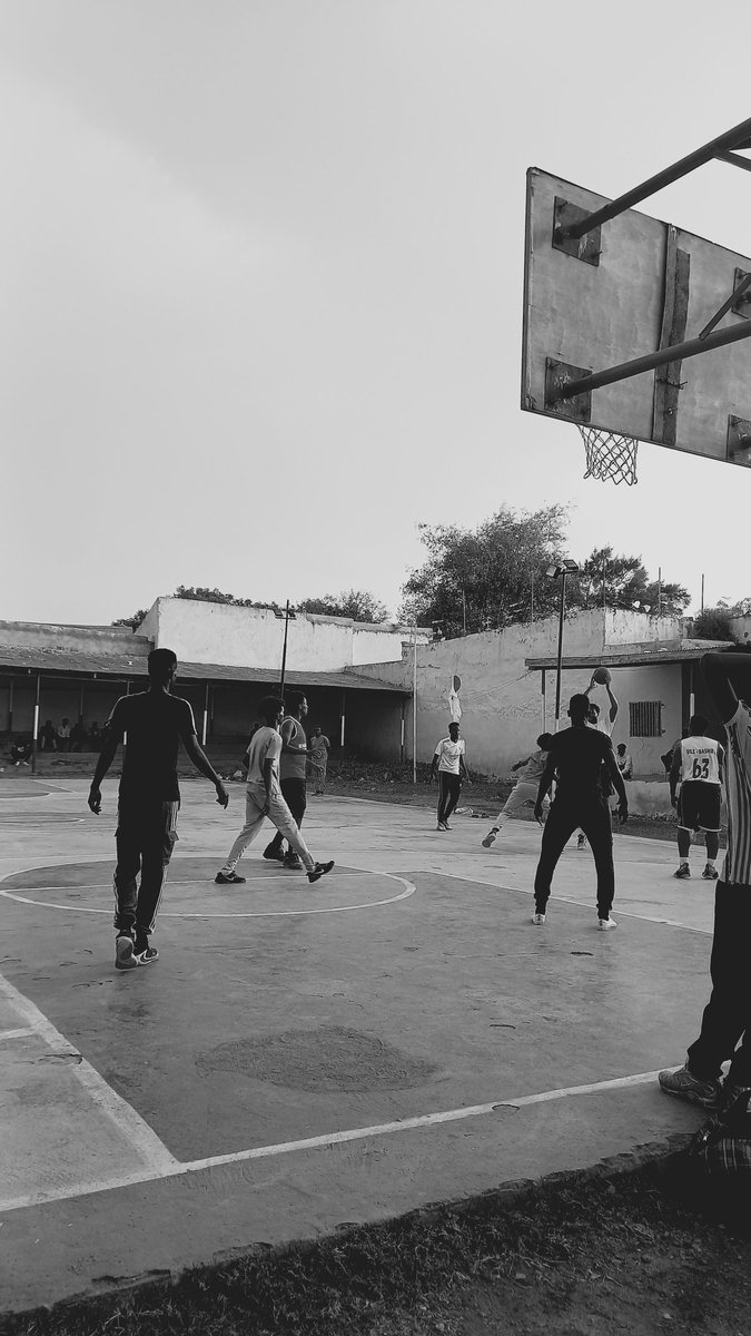 EigalZako7's tweet photo. The most spectacular arena ever went my life. The ambience surrounding at basketball Court is precious, I usually went to play with new Djiboutian friends and #slanders. I couldn't forget all the memories that earned at that basketball court and with my friends.
#Boorama #SLND https://t.co/dvTkhMiZ9r