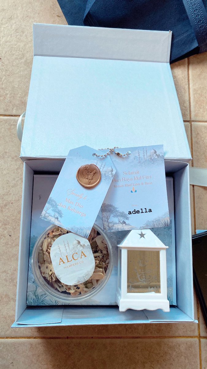 diovalif's tweet photo. happy april 🥰 https://t.co/FzbbRzi0SN