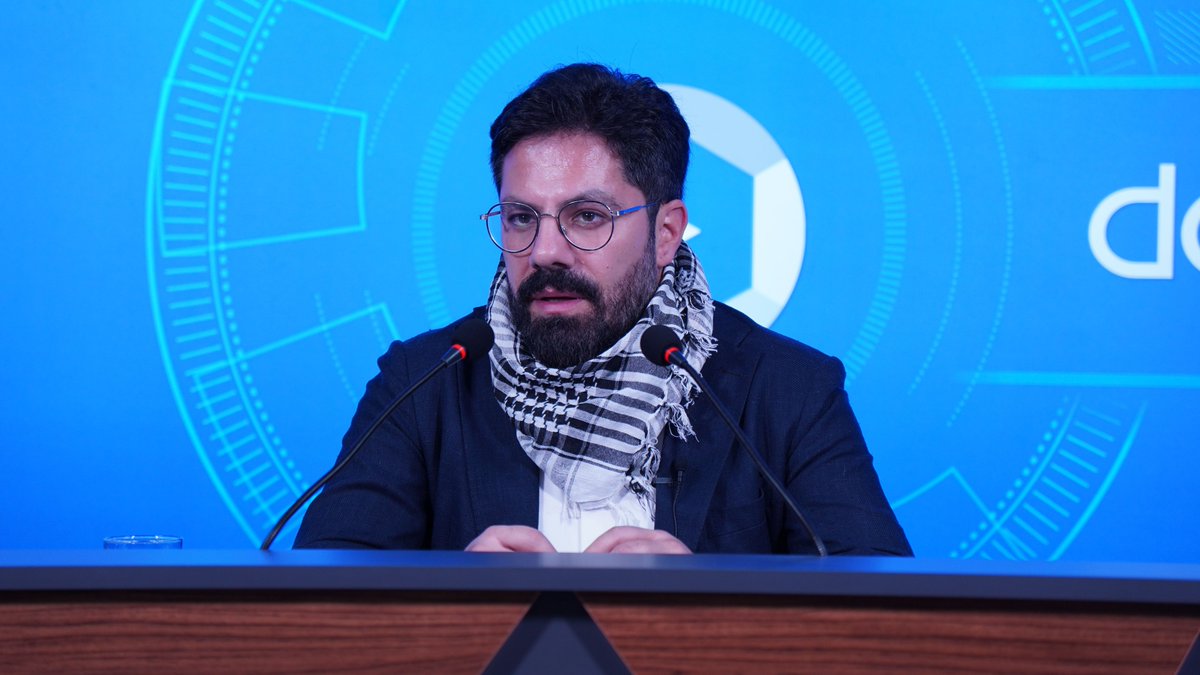 🗣 İslam Hukukçusu Dr.Mehmet Akif Can:

"İstanbul'a 5 yıldır zikretmeye değer bir hizmet etmeyen Ekrem İmamoğlu seçimi kazanmadı. Ak Parti, hükümet kabinesinin tamamı ve Erdoğan halka, özellikle dindar halka sırtlarını döndükleri için kaybettiler."