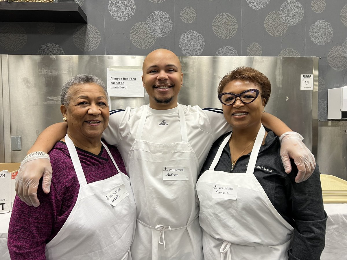 goodshepherd_to's tweet photo. Volunteering at Good Shepherd is a family event. Thank you to our dedicated volunteers for sharing their #Easter with us & helping to provide meals for community members. #hospitalityinaction #heroes4homeles https://t.co/PLYPz6ySo2