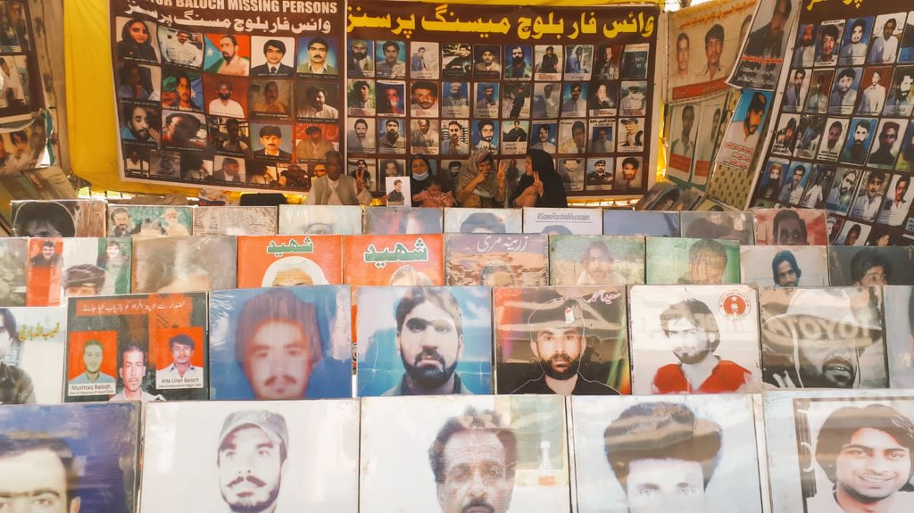 بلوچستان میں جبری گمشدگیوں کے خلاف وائس فار بلوچ مسنگ پرسنز کے جانب سے قائم احتجاجی کیمپ کو کوئٹہ پریس کلب کے سامنے 5396 دن مکمل ہوگئے۔ #EndEnforcedDisappearances