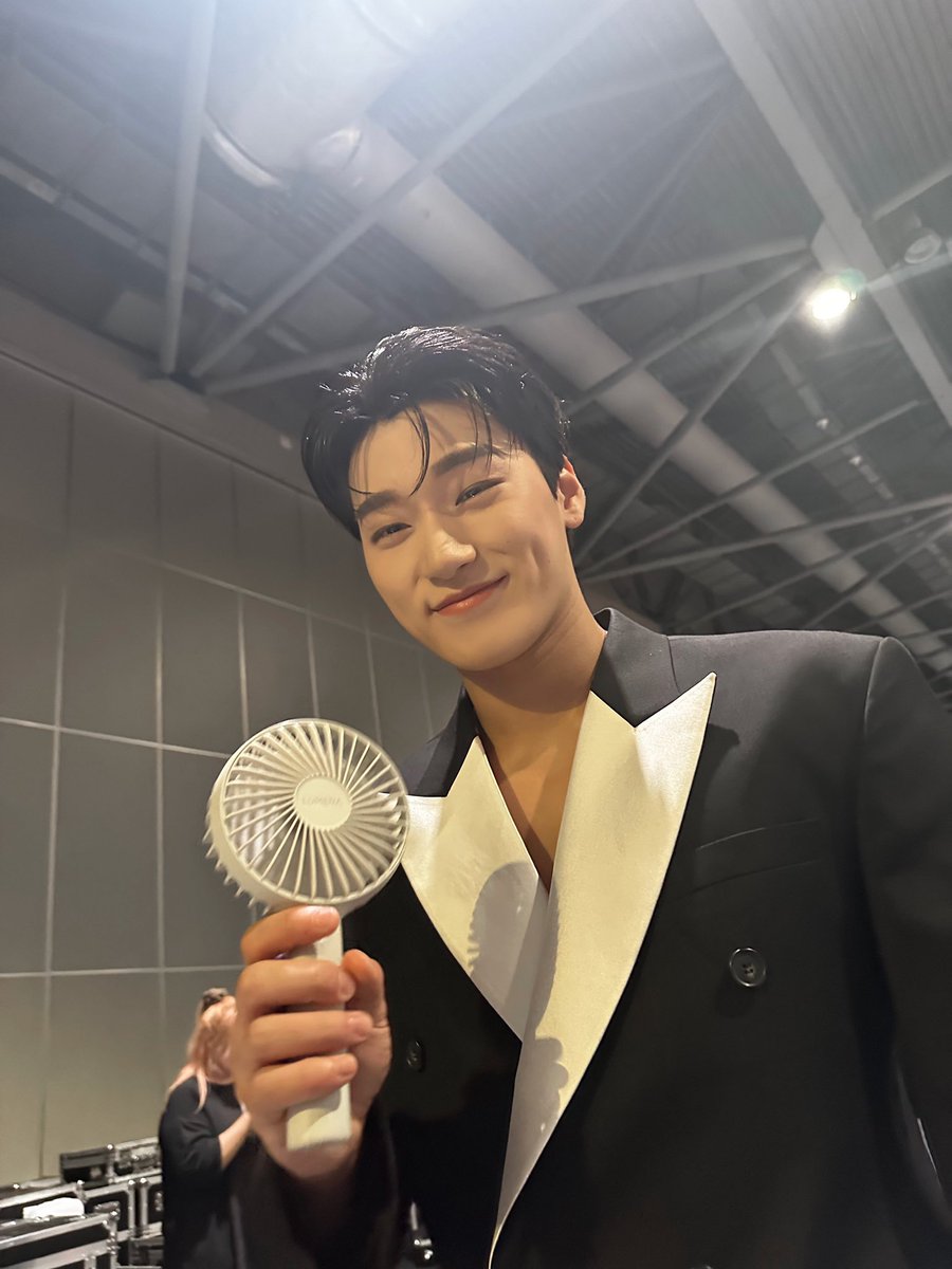 [ 240331 | TOKTOQ update ]

#YUNHO 🐶✍️

“the San (mountain) wind is cool 😘”