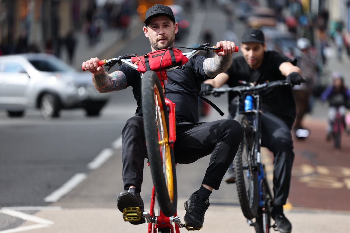 FwPhotohk's tweet photo. DNB On The Bike https://t.co/C365EOCL5r