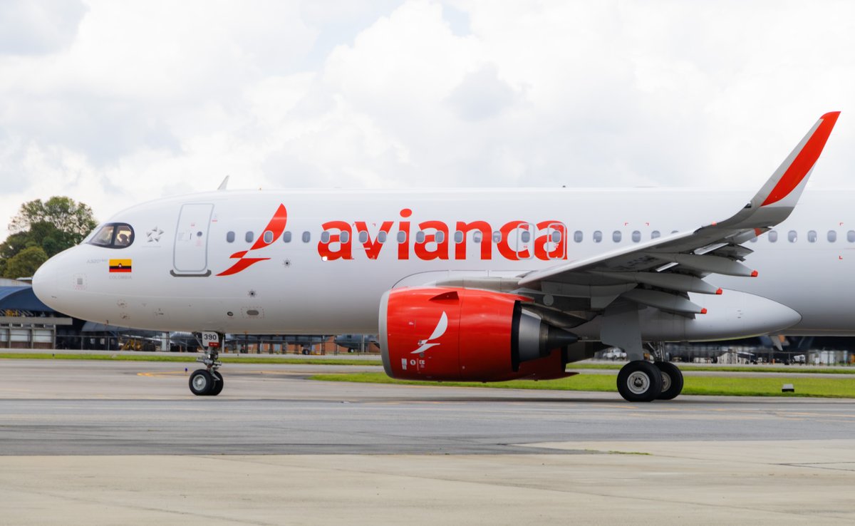 C'est ce soir que la compagnie aérienne @avianca touchera terre pour la première fois à Montréal! Avec quatre vols par semaine tout au long de l'année, il ne reste plus qu'à préparer vos bagages et à vous envoler direction Bogota, capitale de la Colombie. 🇨🇴🛬